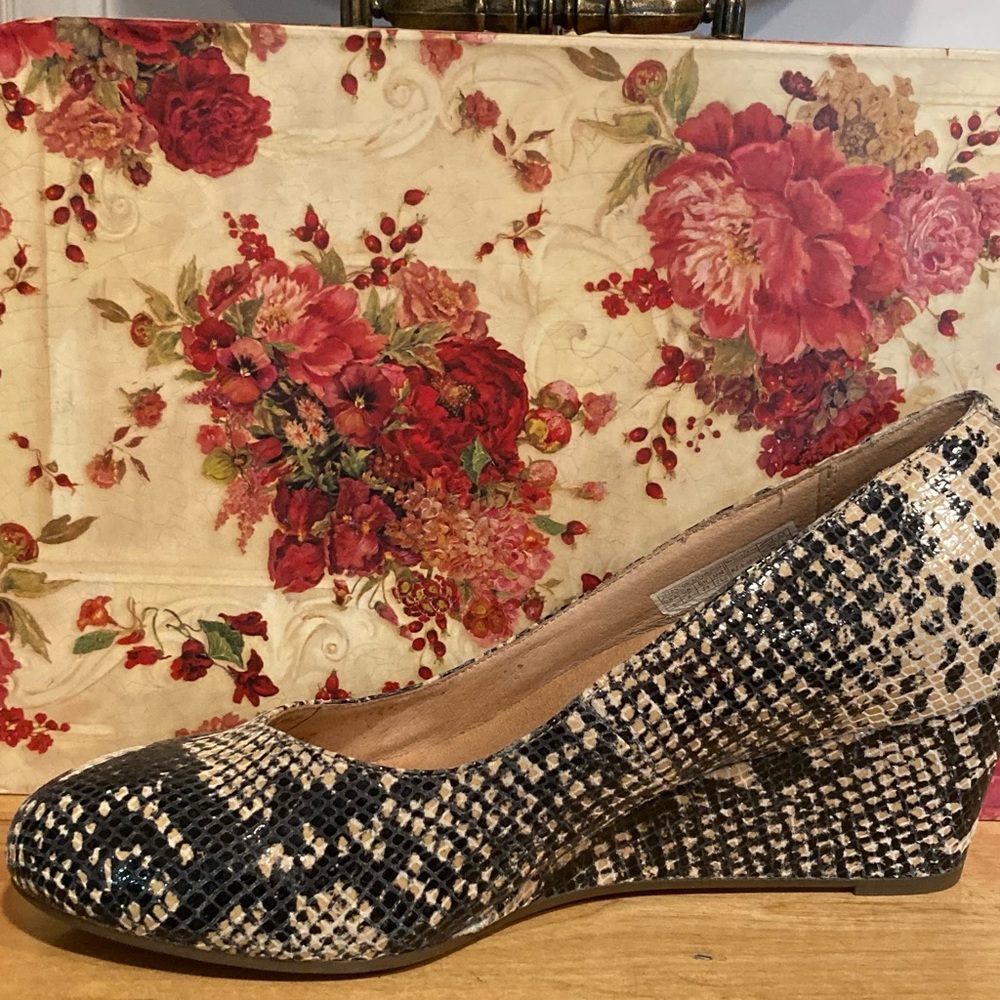 Vionic Antonia Leather Pump ~WORN ONCE~